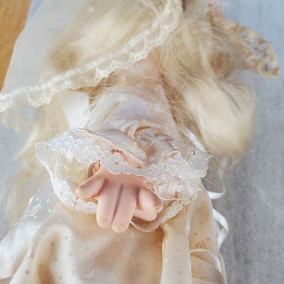 PM Inc 1992 Precious Moments Bride Doll 10" Blond Hair Dress Veil Shoes Panties - Picture 11 of 12